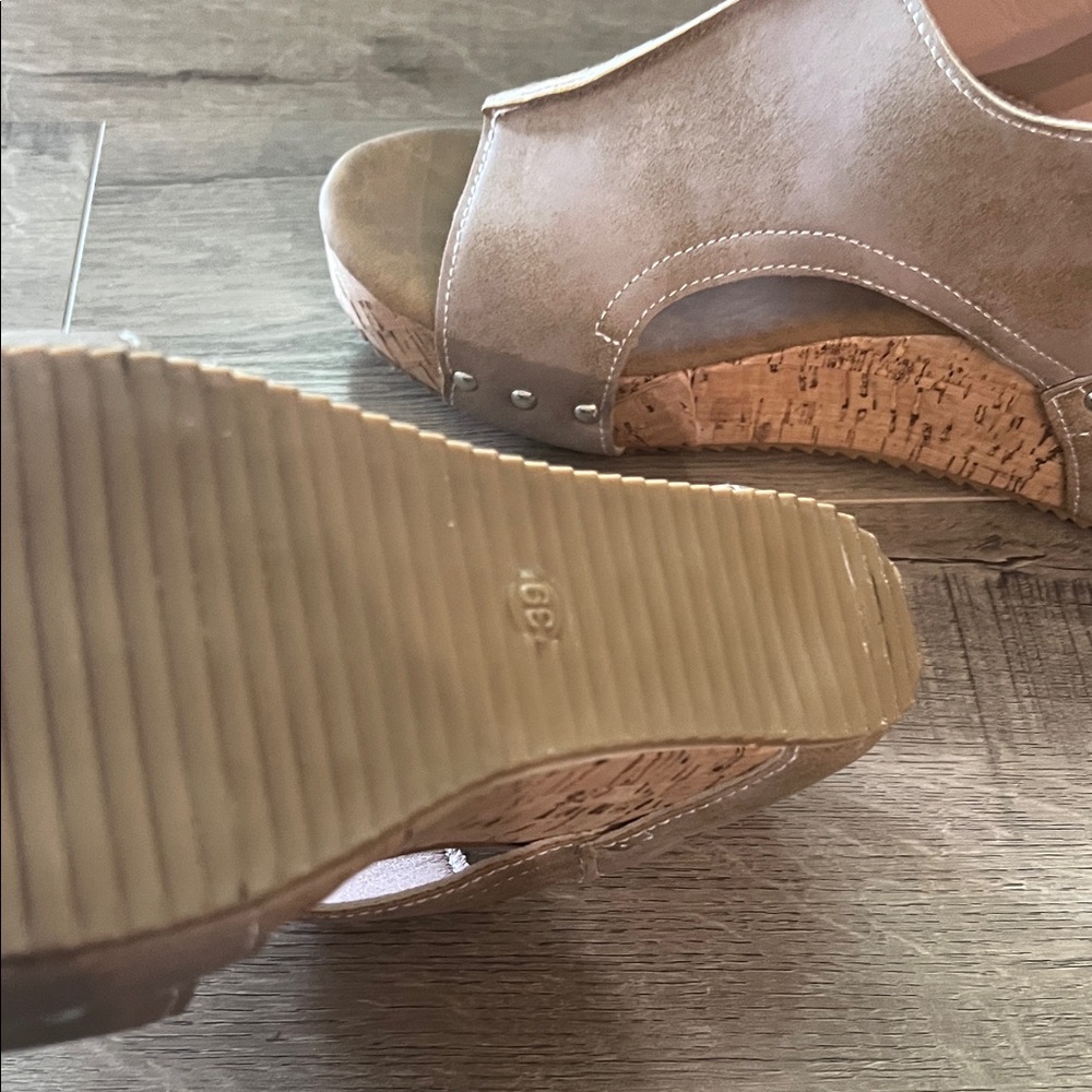 Boutique Brown Wedge Sandals - Picture 4 of 5